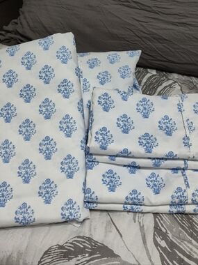 Member's Mark Soft-Washed King Sheet Set - Alec Medallion Blue